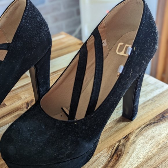 Shoes - Picture 2 of 4